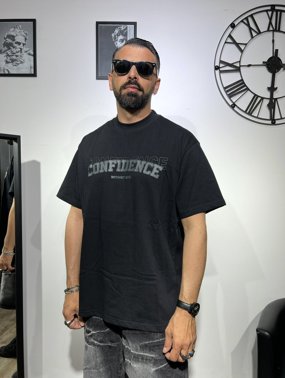 T-SHIRT CONFIDENCE